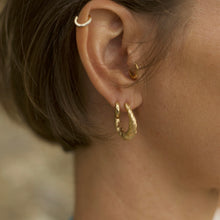 Load image into Gallery viewer, Swirl hoops