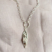 Load image into Gallery viewer, Female form pendant- silver