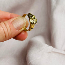 Load image into Gallery viewer, Female form ring brass