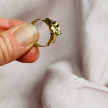 Load image into Gallery viewer, Female form ring brass
