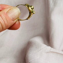 Load image into Gallery viewer, Female form ring brass