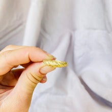 Load image into Gallery viewer, Swirl ring