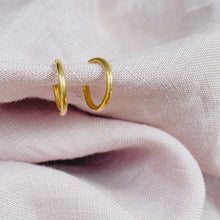 Load image into Gallery viewer, Classic hammered huggies