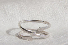 Load image into Gallery viewer, Cuddle 'n' Kiss ring