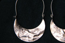Load image into Gallery viewer, Crescent moon hoops