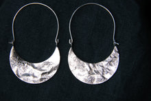 Load image into Gallery viewer, Crescent moon hoops