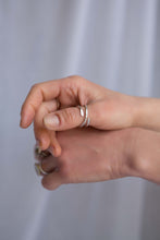 Load image into Gallery viewer, Cuddle 'n' Kiss ring