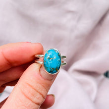 Load image into Gallery viewer, Oval Turquoise Ring
