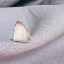 Load image into Gallery viewer, Triangle rose quartz ring
