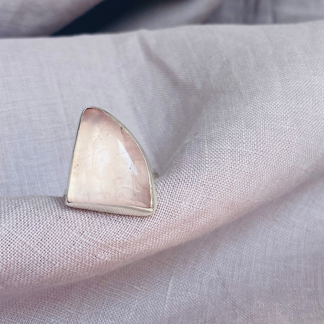 Triangle rose quartz ring