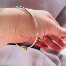 Load image into Gallery viewer, Thin bangle with three brass loops
