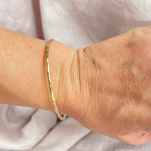 Load image into Gallery viewer, Thin hammered gold bangle
