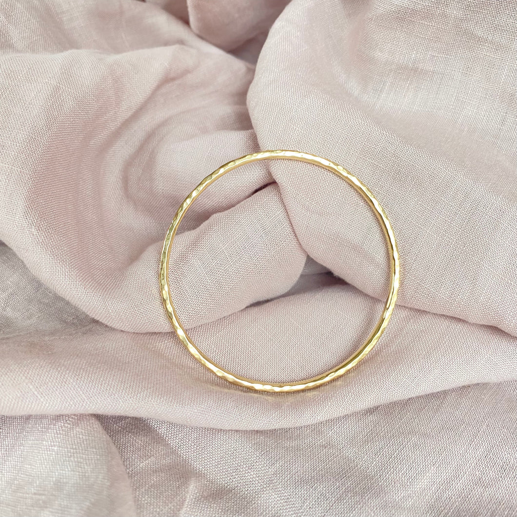 Thick gold hammered bangle